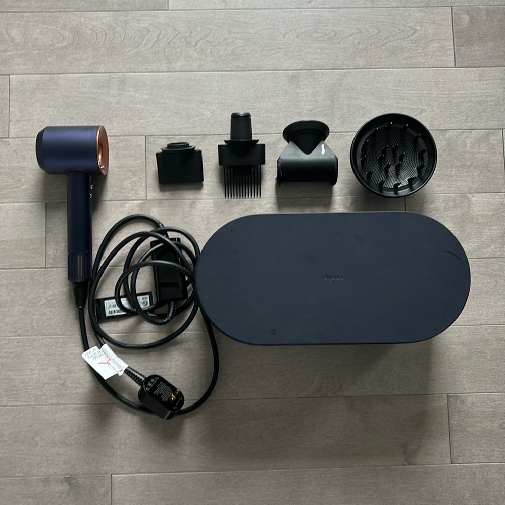 DYSON blow dryer full set